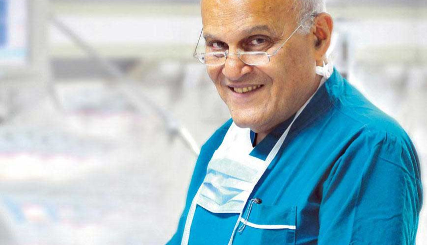 الدكتور مجدي يعقوب حي وبصحة جيدة