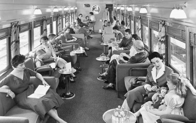 صورة عربة قطار الخمسينات في أمريكا وليست في مصر