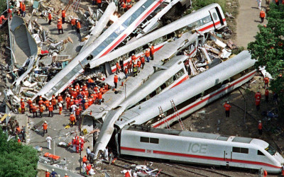 صورة اصطدام قطار في ألمانيا منذ 23 عامًا