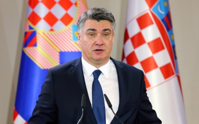 حقيقة بيع رئيس كرواتيا الطائرة الرئاسية وتخفيض راتبها