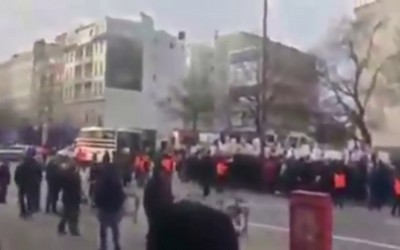 حقيقة فيديو خروج مسيرة مليونية أمام القصر الرئاسي في فرنسا