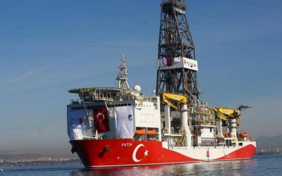 حقيقة حريق سفينة تركيا على يد الضفادع البشرية المجهولة