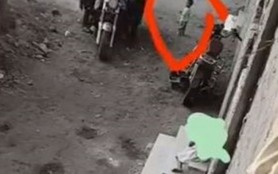 حقيقة فيديو قيام بائع متجول بخطف طفل من أمام منزله