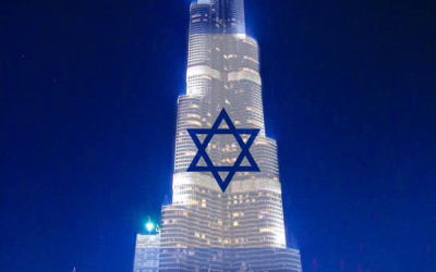 حقيقة صور إضاءة برج خليفة بعلم إسرائيل
