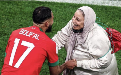 خبر وفاة والدة اللاعب المغربي سفيان بوفال "مفبرك"