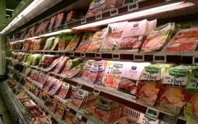 حقيقة صورة "رف لحم الخنزير غير المنهوب" خلال الأحداث الأخيرة في فرنسا