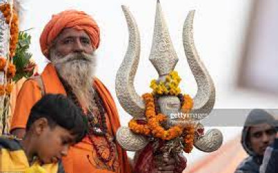 صورة رجل دين هندوسي يشبه الرئيس السيسي "مُركبة"