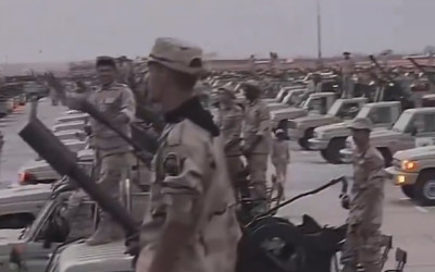 هذا الفيديو من عرض عسكري في بنغازي ولا علاقة له بالحدود المصرية الليبية