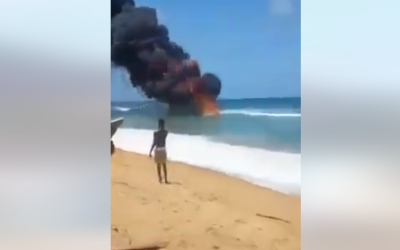 فيديو اشتعال مياه المحيط الأطلسي "قديم" وسببه انفجار أنبوب نفط