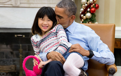 حقيقة "الصورة المسربة للرئيس الأمريكي الأسبق أوباما وهو يغتصب طفلة صغيرة"