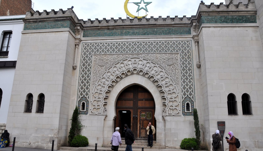 حقيقة اقتحام الشرطة الفرنسية مسجد في باريس