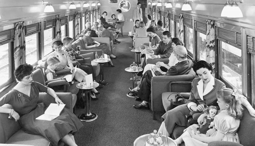 صورة عربة قطار الخمسينات في أمريكا وليست في مصر