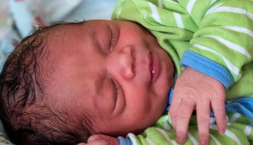 حقيقة ولادة أول طفل في العالم بأجسام مضادة لفيروس كورونا
