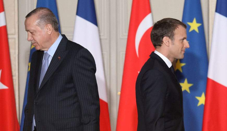 حقيقة فيديو تجاهل أردوغان للرئيس الفرنسي نصرة النبي