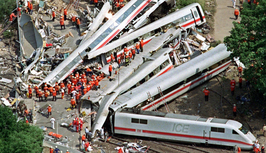صورة اصطدام قطار في ألمانيا منذ 23 عامًا