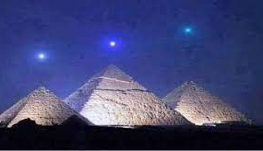 حقيقة ظهور 3 كواكب فوق الأهرامات