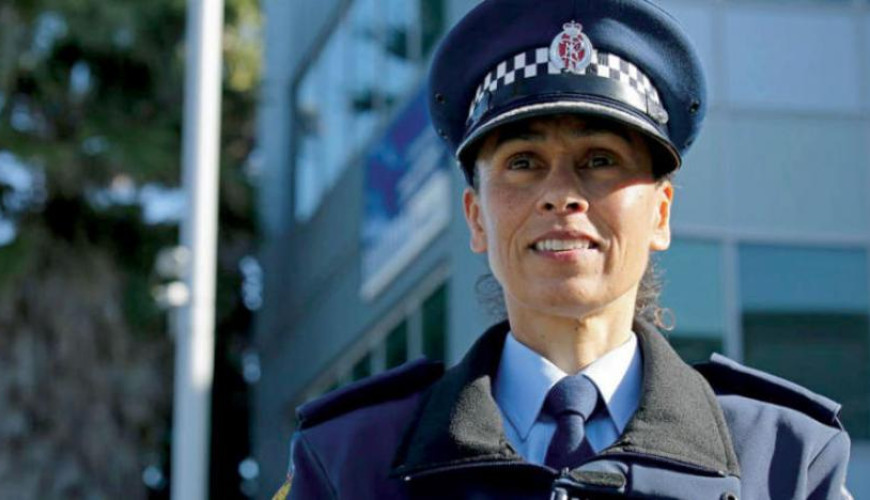 حقيقة إسلام رئيسة شرطة نيوزيلندا بعد الهجوم الإرهابي