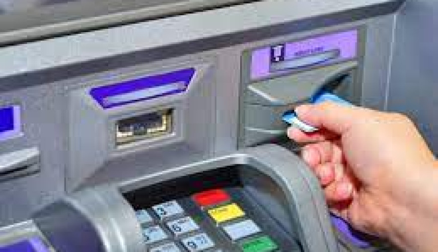 الشرطة لن تأت إذا أدخلت رقم حسابك السري معكوساً في ماكينات الـ «ATM»