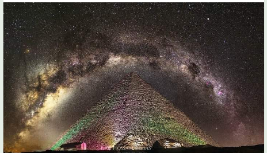 صورة مجرة درب التبانة خلف الهرم الأكبر فوتوشوب
