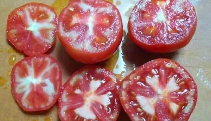 الطماطم أم قلب أبيض ليس بها "سم قاتل"