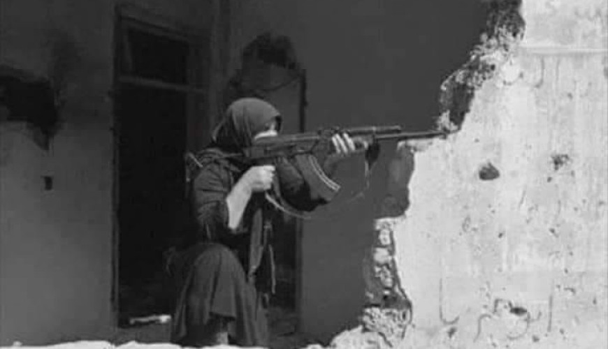 حقيقة صورة المرأة التي تحمل السلاح في فلسطين